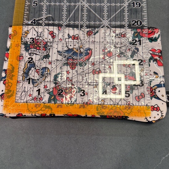 Loungefly Hello Kitty zipper pouch - Picture 7 of 7